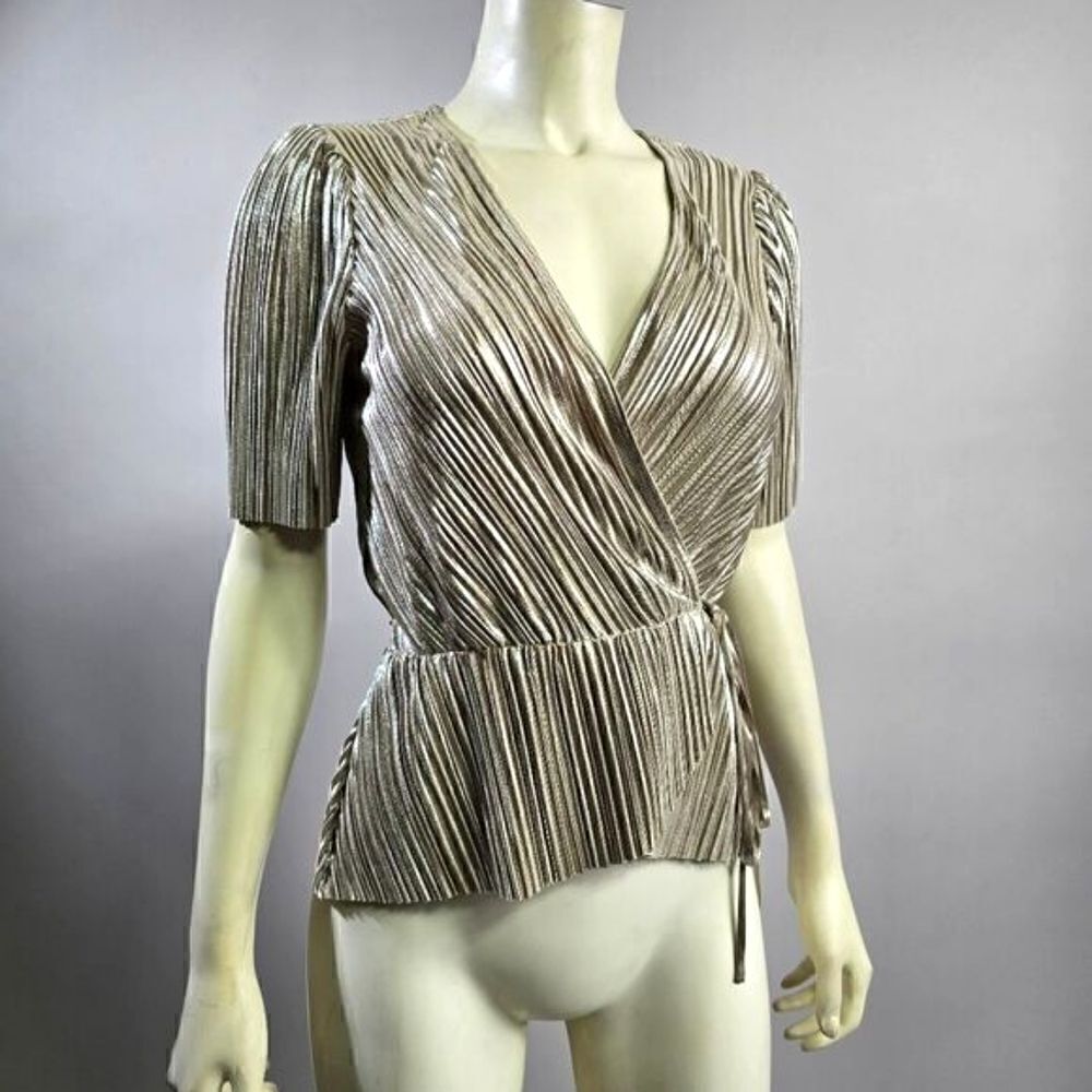 Lucy paris xs wrap top R3